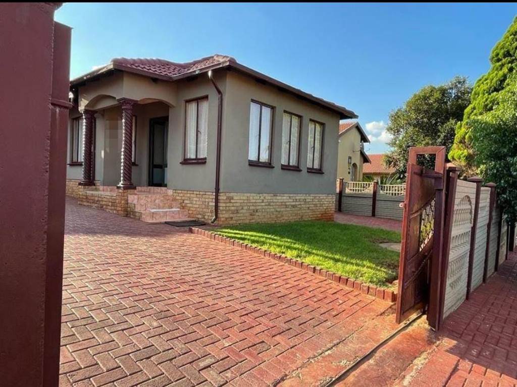 3 Bed House in Tlhabane photo number 25