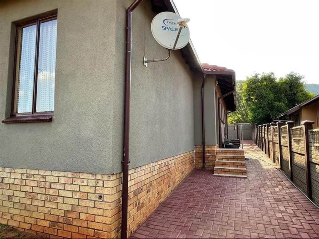 3 Bed House in Tlhabane photo number 27