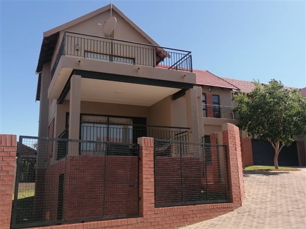 3 Bed House in Wild Olive Estate