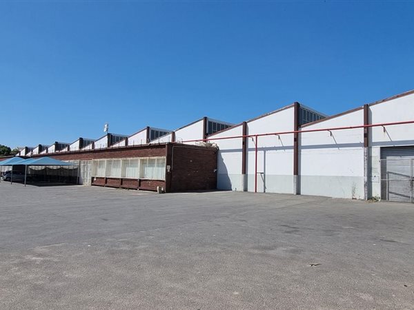 8 215  m² Industrial space