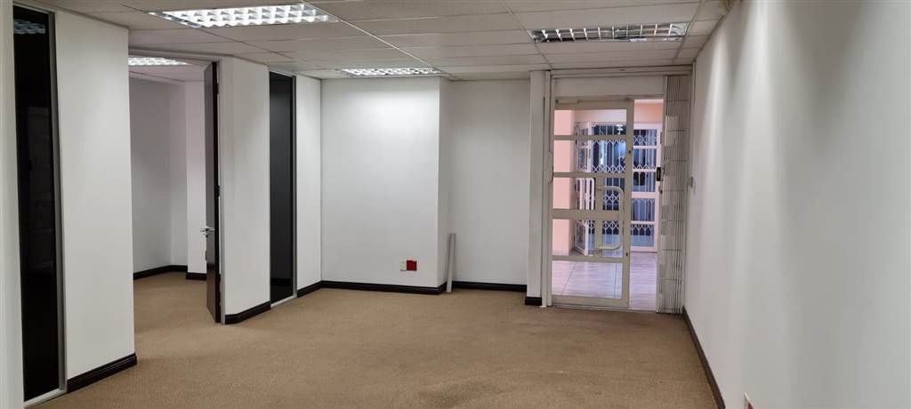 196  m² Office Space in Bruma photo number 5