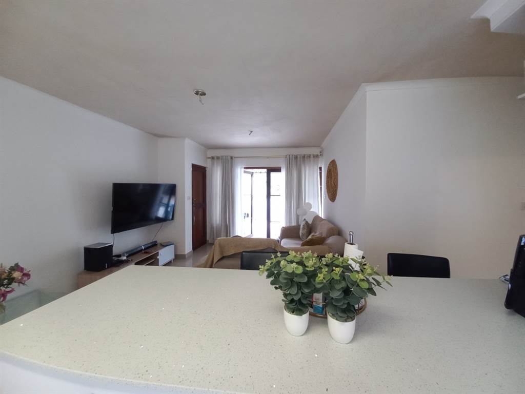 1 Bed Townhouse in The Wolds photo number 9