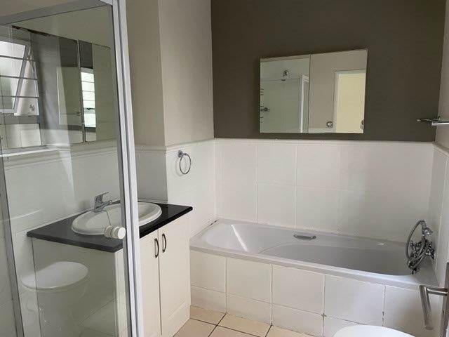 3 Bed Apartment in Lonehill photo number 11