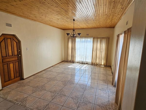 4 Bedroom House 4 Bedroom House