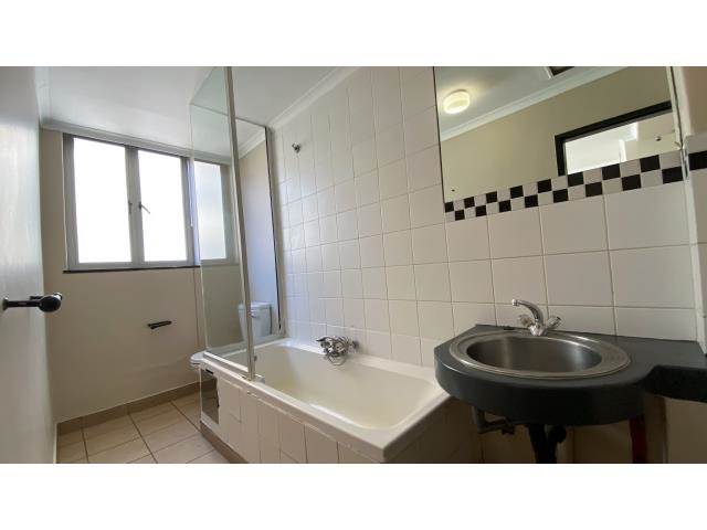 2 Bed Penthouse in Braamfontein photo number 11