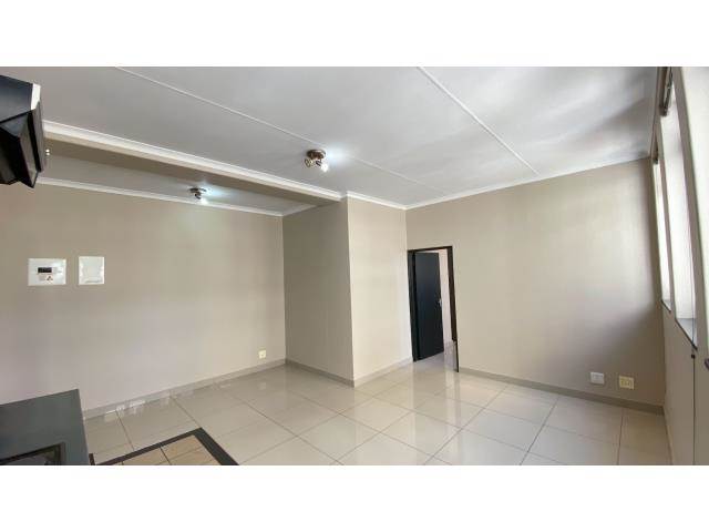 2 Bed Penthouse in Braamfontein photo number 7