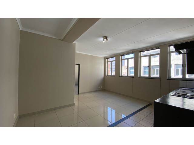 2 Bed Penthouse in Braamfontein photo number 4