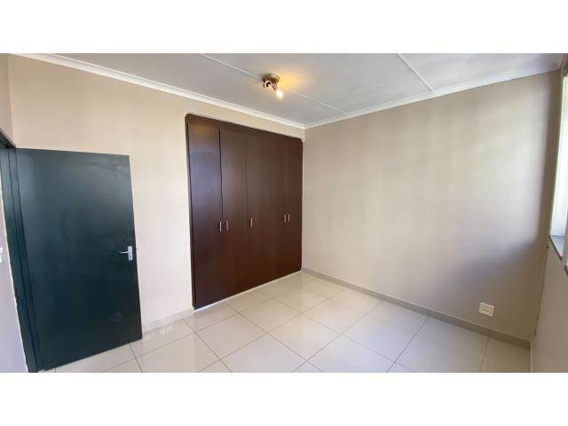 2 Bed Penthouse in Braamfontein photo number 9