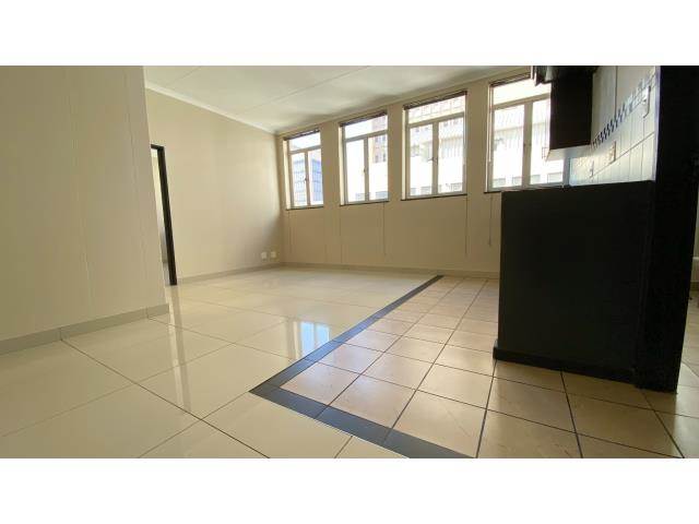 2 Bed Penthouse in Braamfontein photo number 6