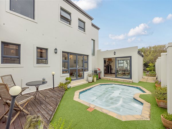 5 Bedroom House 5 Bedroom House