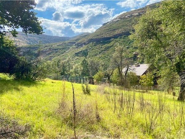 1027 m² Land available in Clarens