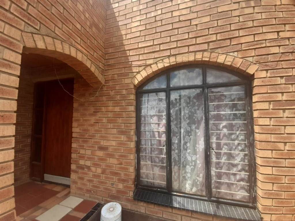 3 Bed House in Chloorkop photo number 8