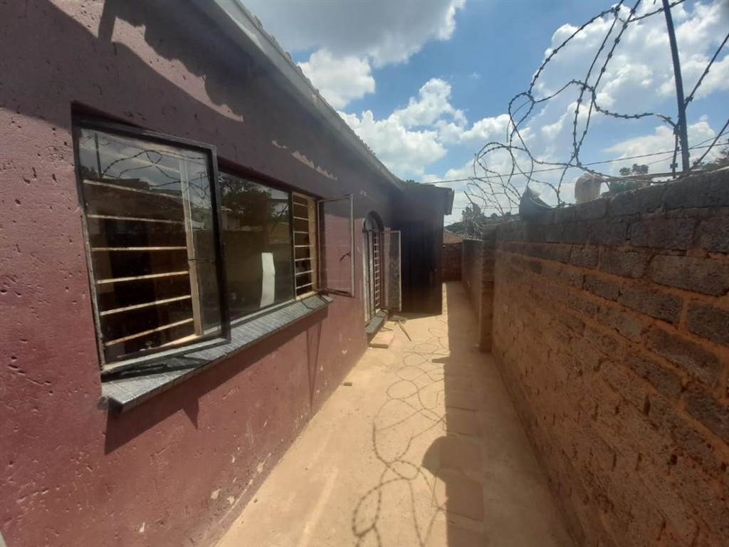 3 Bed House in Chloorkop photo number 7