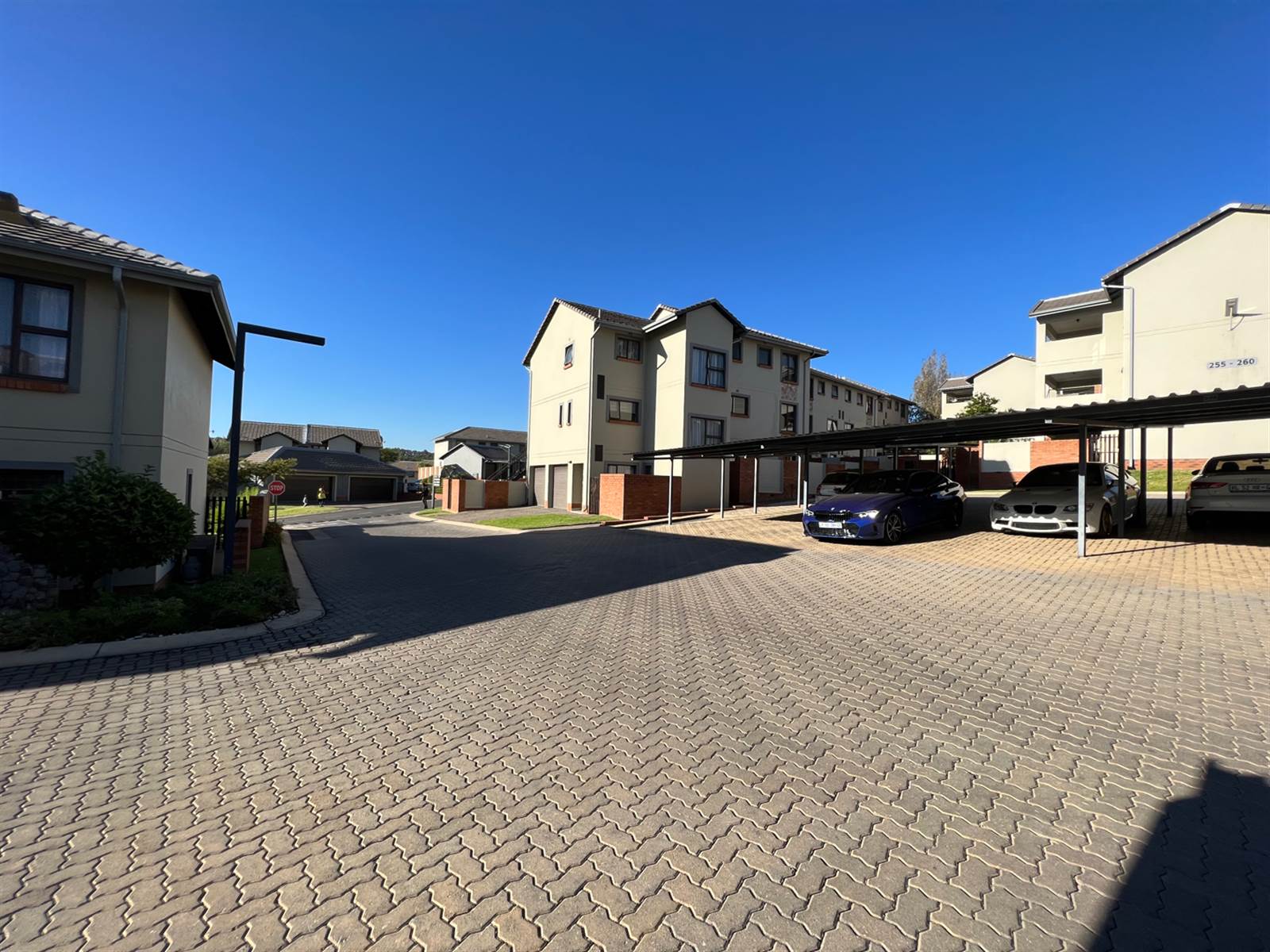 2 Bed Apartment in Kyalami Hills photo number 2