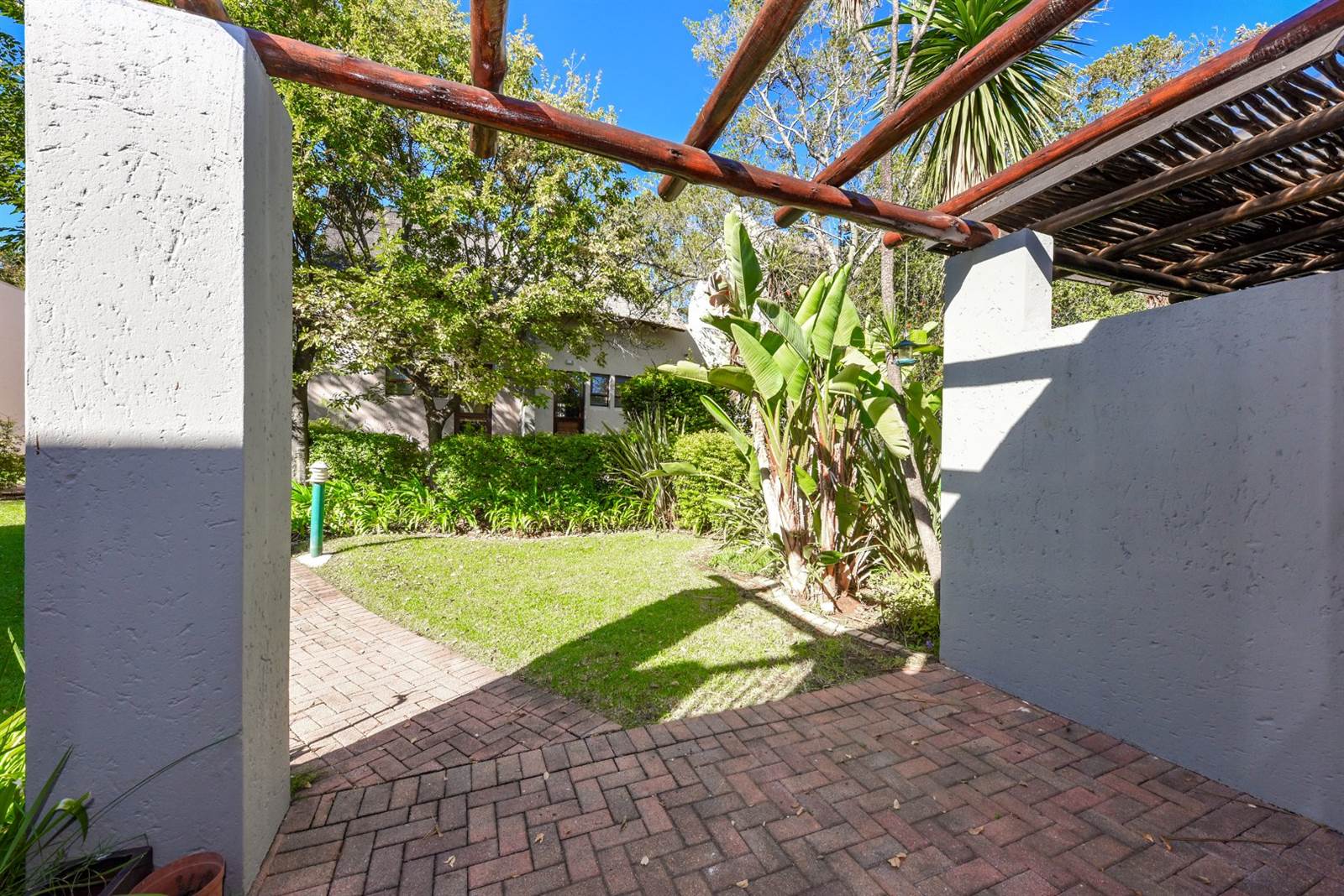 2 Bed Townhouse in Jukskei Park photo number 4
