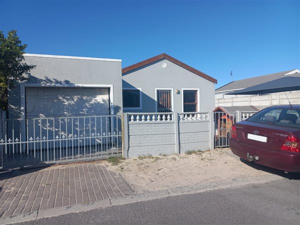 5 Bed House in Mitchells Plain
