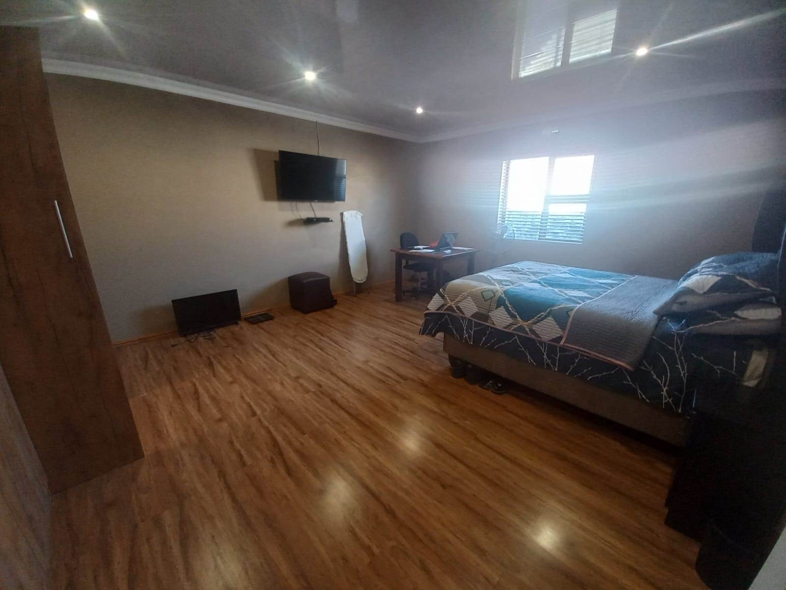 5 Bed House in Mitchells Plain photo number 9