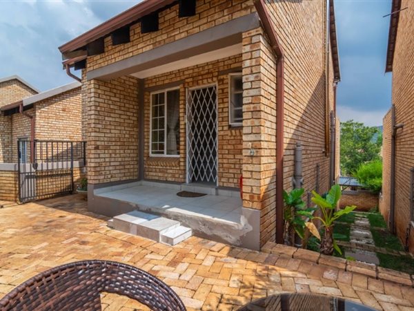 2 Bedroom Townhouse 2 Bedroom Townhouse