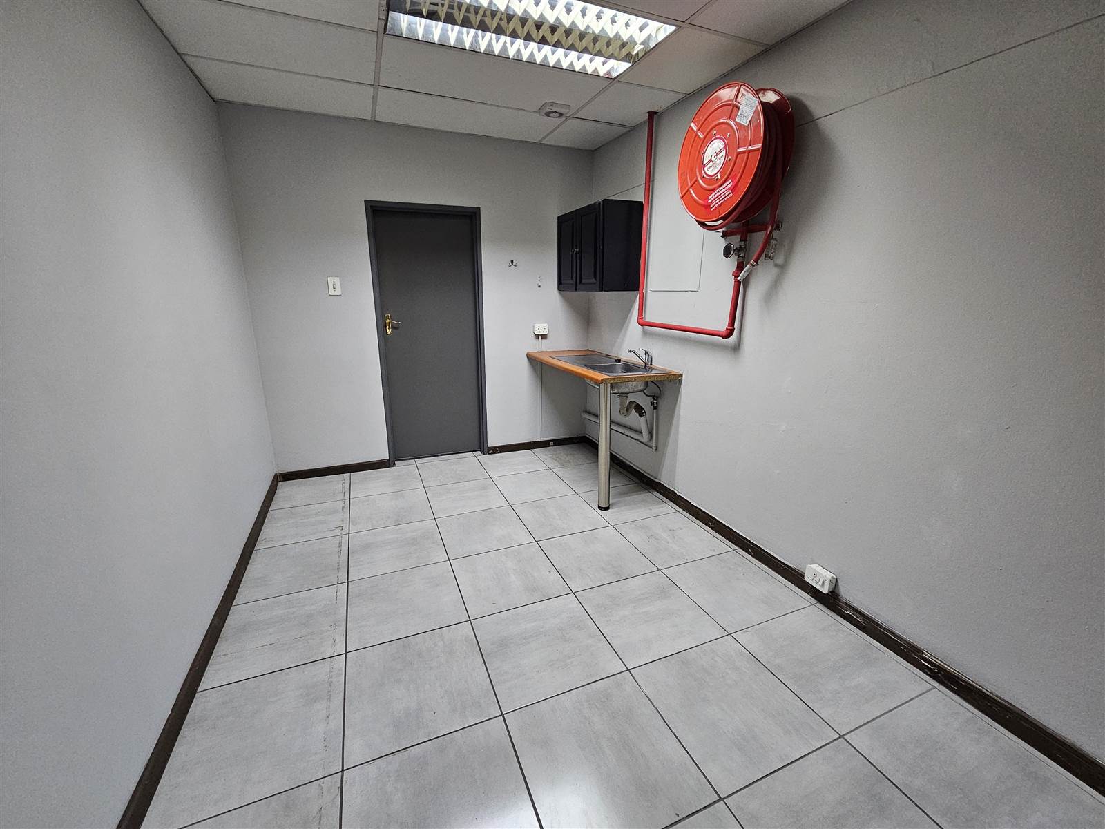 109  m² Commercial space in Garsfontein photo number 7