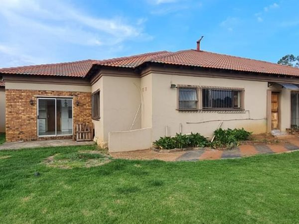 6 Bed House in Springs Central