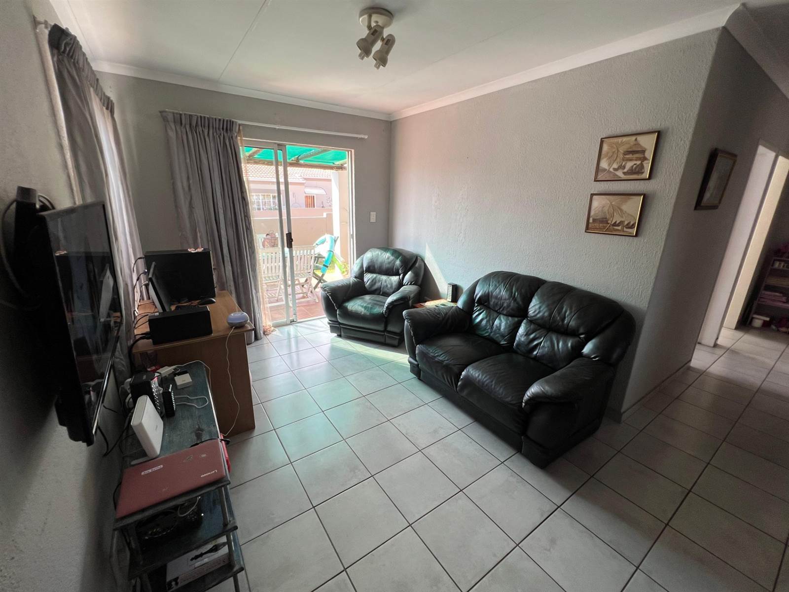 3 Bed Simplex in Fairland photo number 5