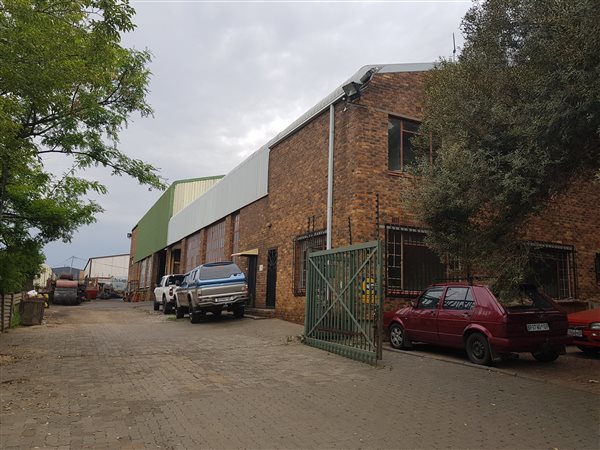 1 368  m² Industrial space