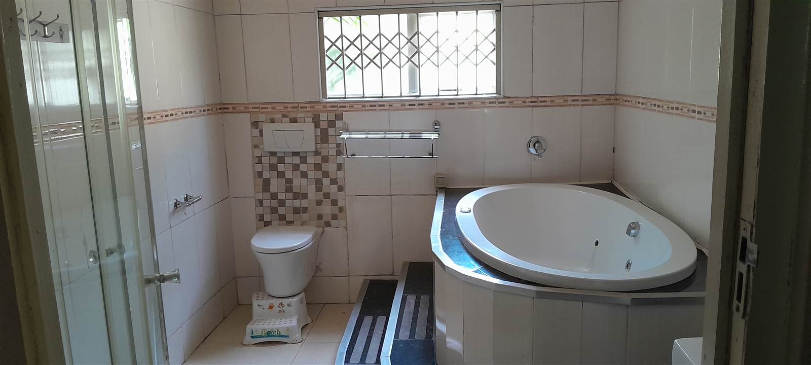 5 Bed Apartment in Mthata photo number 13