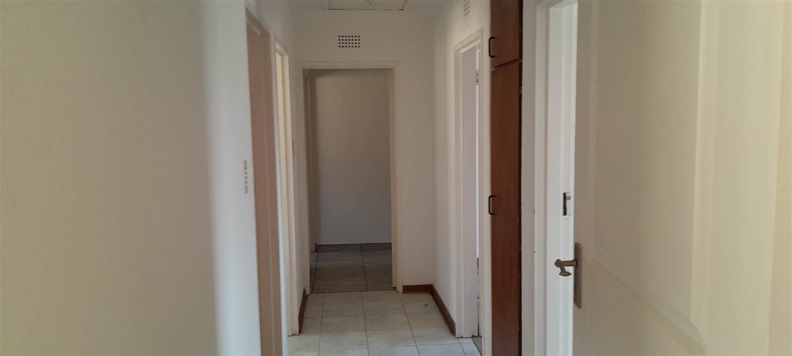 5 Bed Apartment in Mthata photo number 5