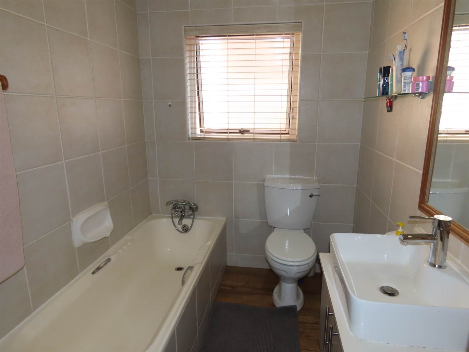 3 Bed Simplex in Woodhill photo number 13