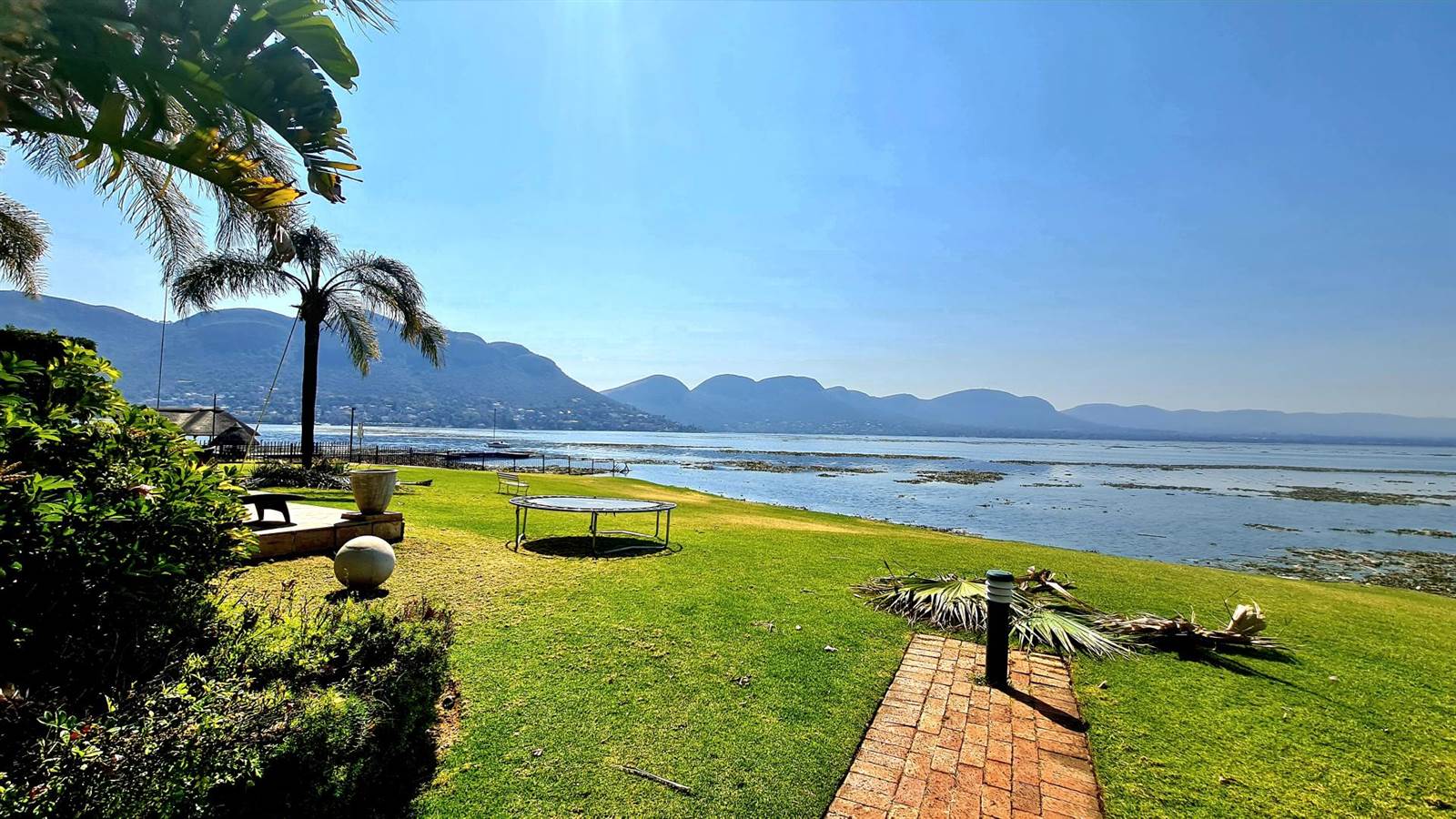 2 Bed Apartment in Hartbeespoort Dam photo number 13