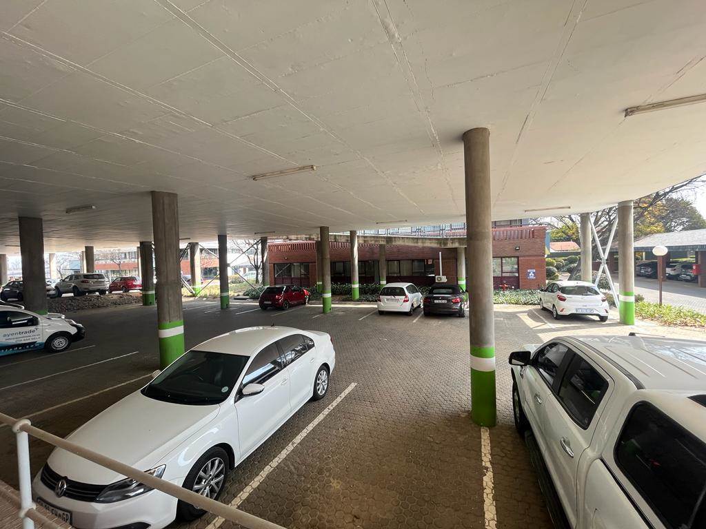 1013  m² Commercial space in Bryanston photo number 4