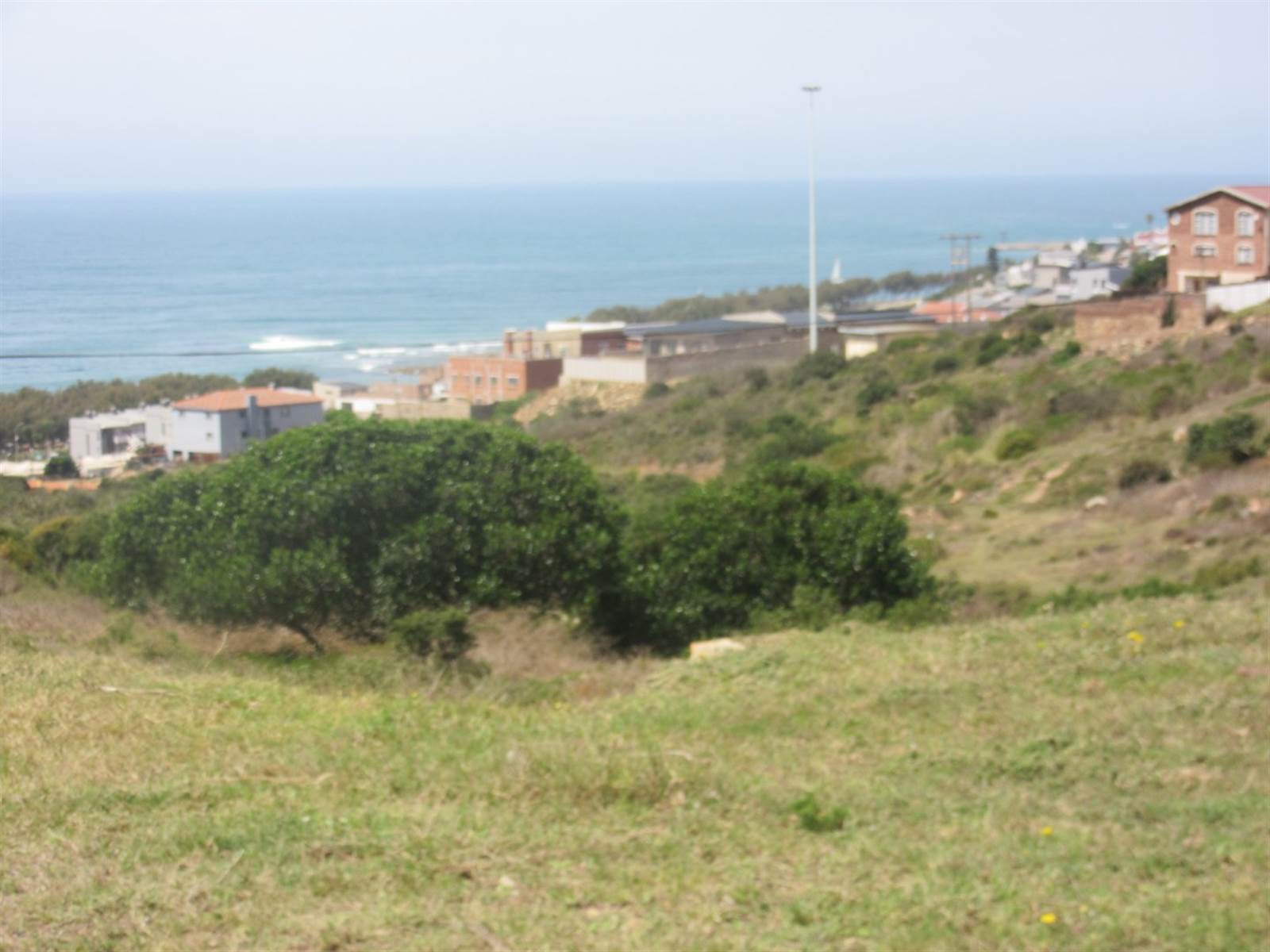 747 m² Land available in Fairview photo number 2