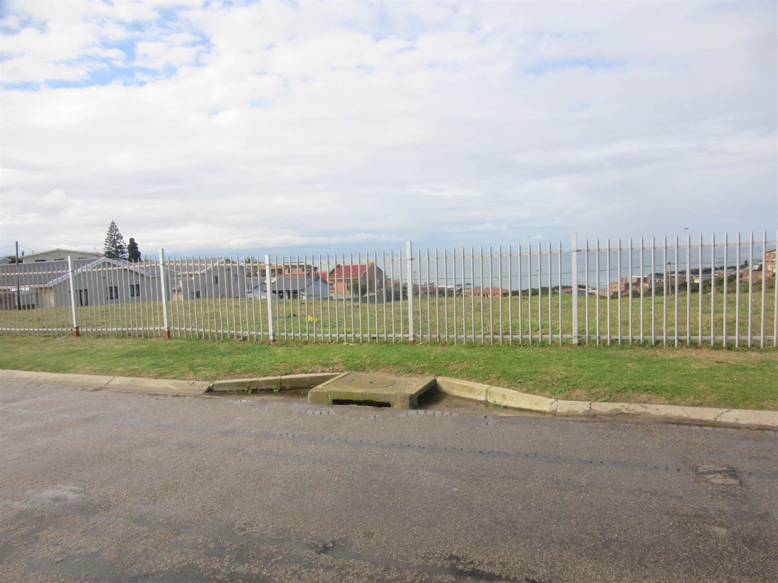 747 m² Land available in Fairview photo number 10