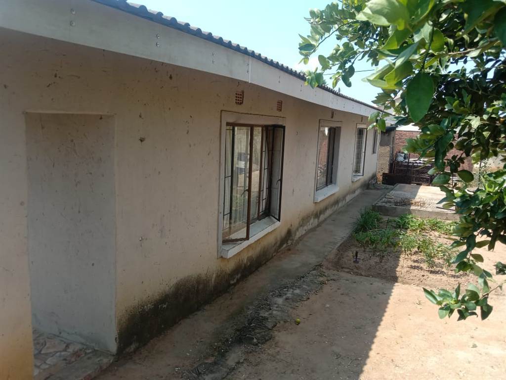 4 Bed House in Bhekuzulu photo number 6