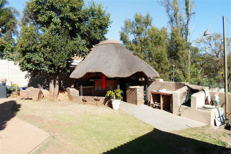 4 Bed House in Waterkloof Ridge photo number 21