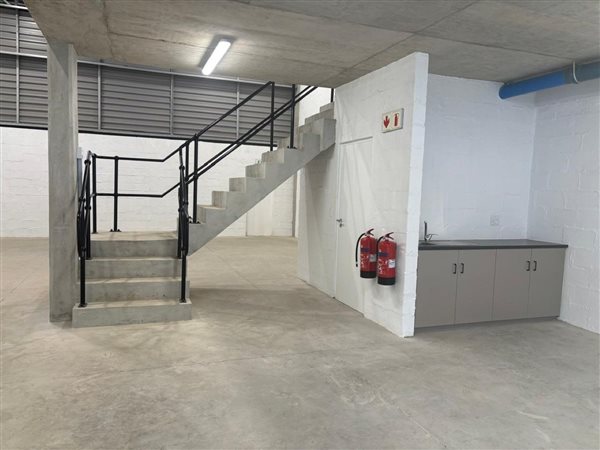 212  m² Industrial space