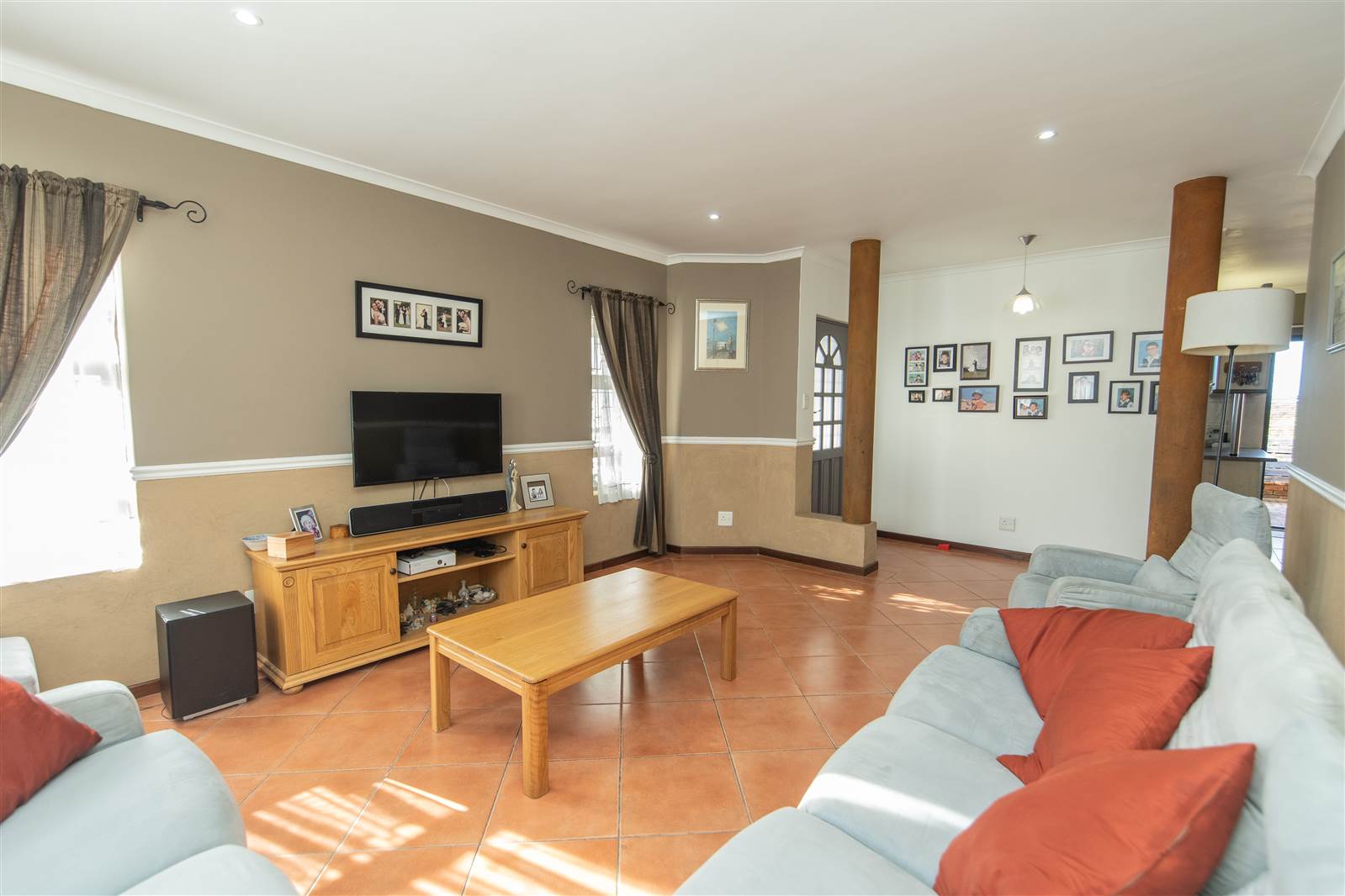 3 Bed House in Summerstrand photo number 4