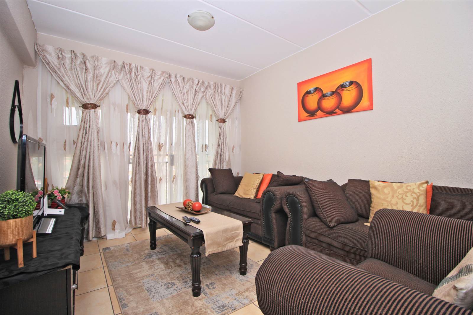 2 Bed Apartment in Honeydew photo number 5