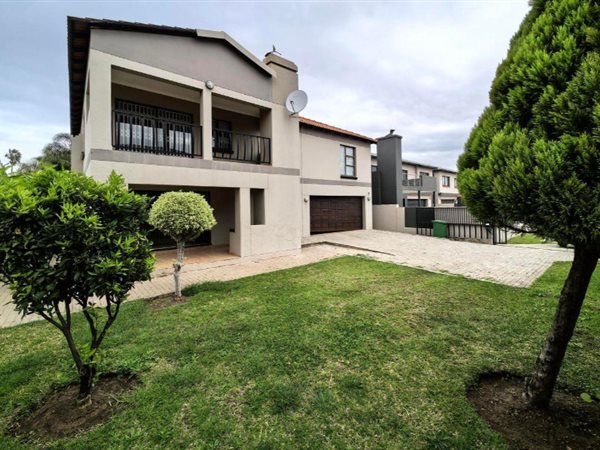 4 Bedroom House 4 Bedroom House