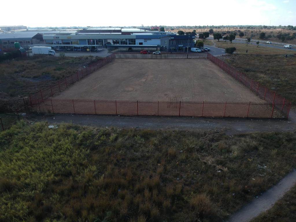 2160 m² Land available in Mafikeng photo number 4