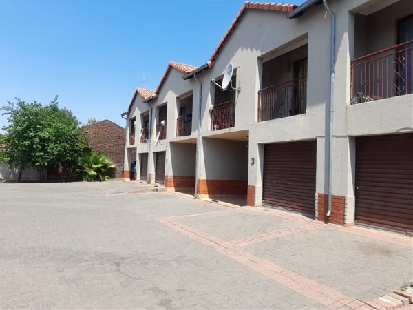 800  m² Commercial space in Rustenburg Central