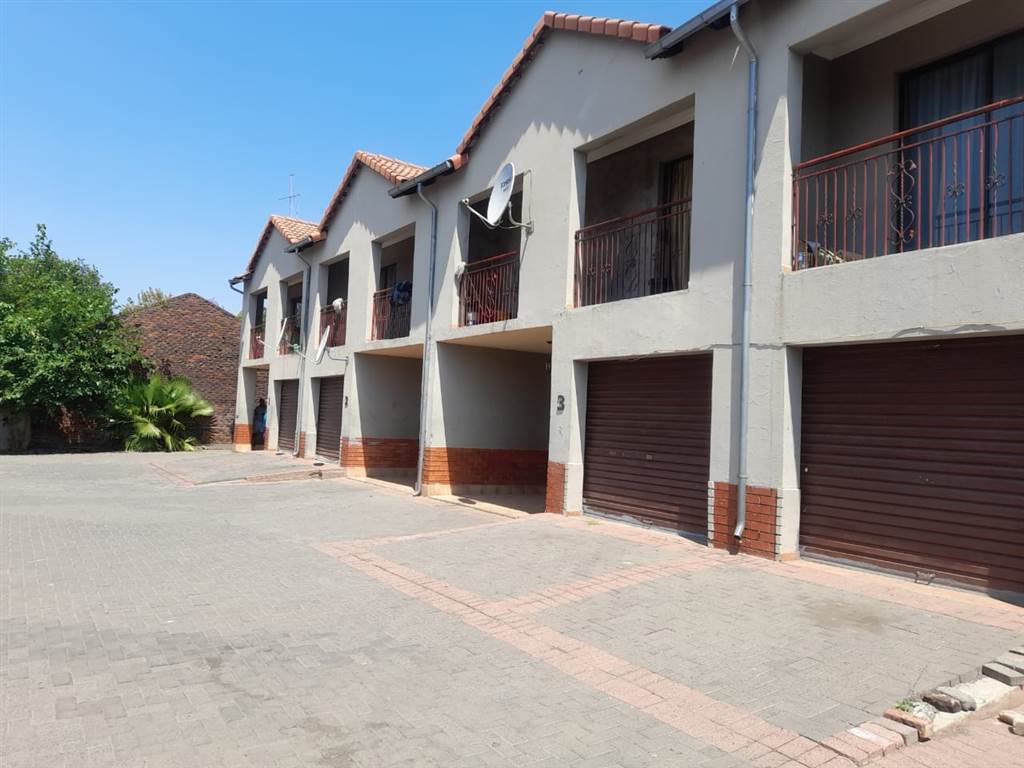 800  m² Commercial space in Rustenburg Central photo number 7