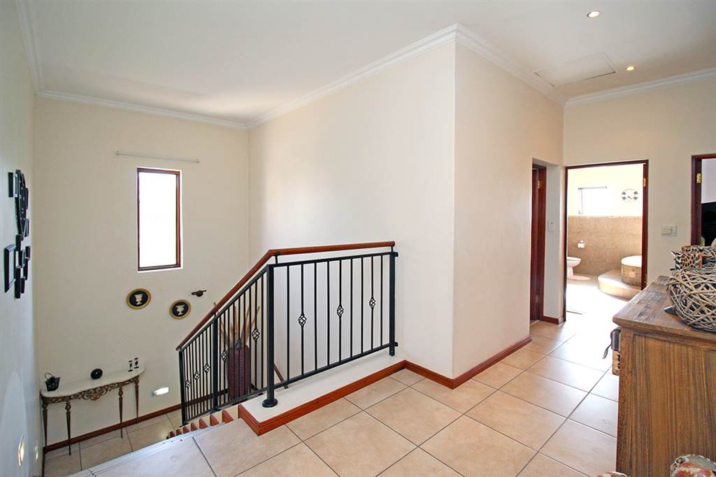 4 Bed House in Broadacres photo number 30