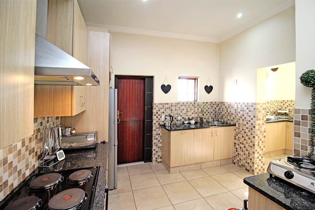 4 Bed House in Broadacres photo number 22
