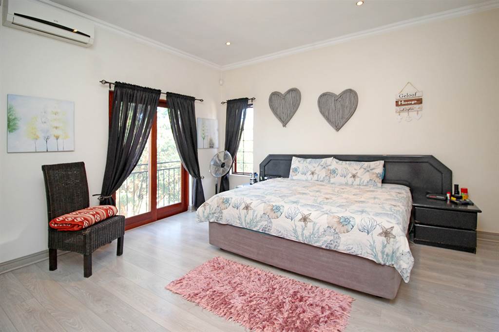 4 Bed House in Broadacres photo number 5