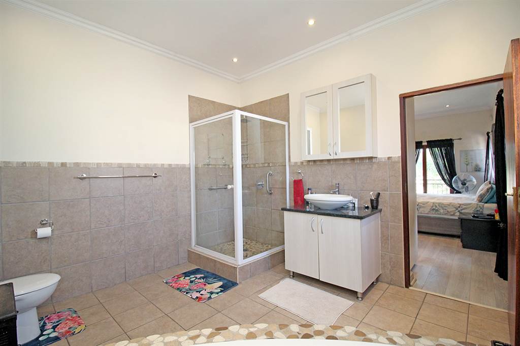 4 Bed House in Broadacres photo number 28