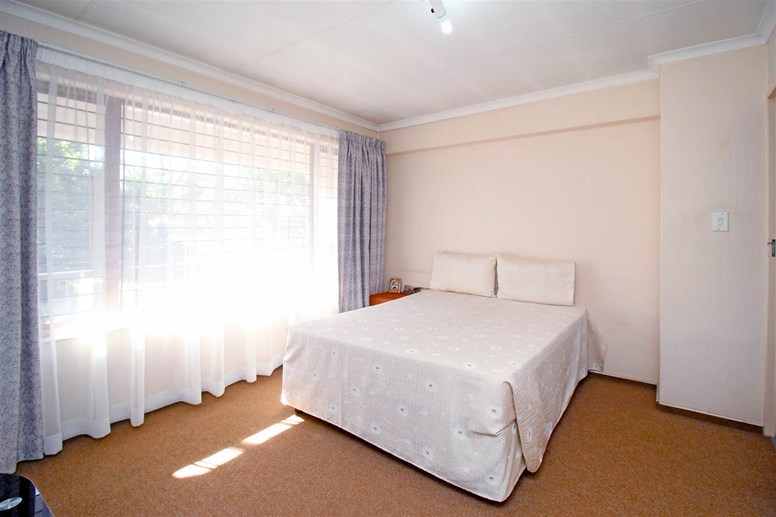 2 Bed Apartment in Sunninghill photo number 11