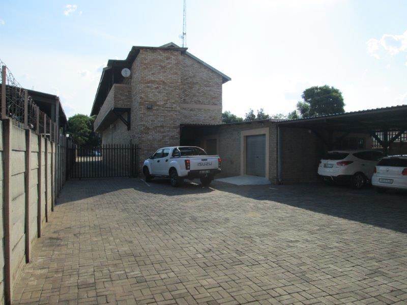 1600  m² Commercial space in Rustenburg Central photo number 1