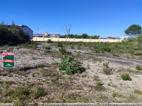 1 042 m² Land