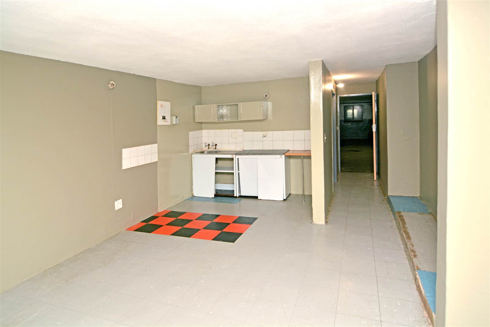 Studio Apartment in Hillbrow photo number 5